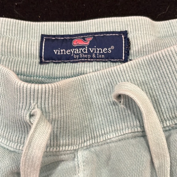 Vineyard vines men’s green shorts draw string  about small - Picture 3 of 3